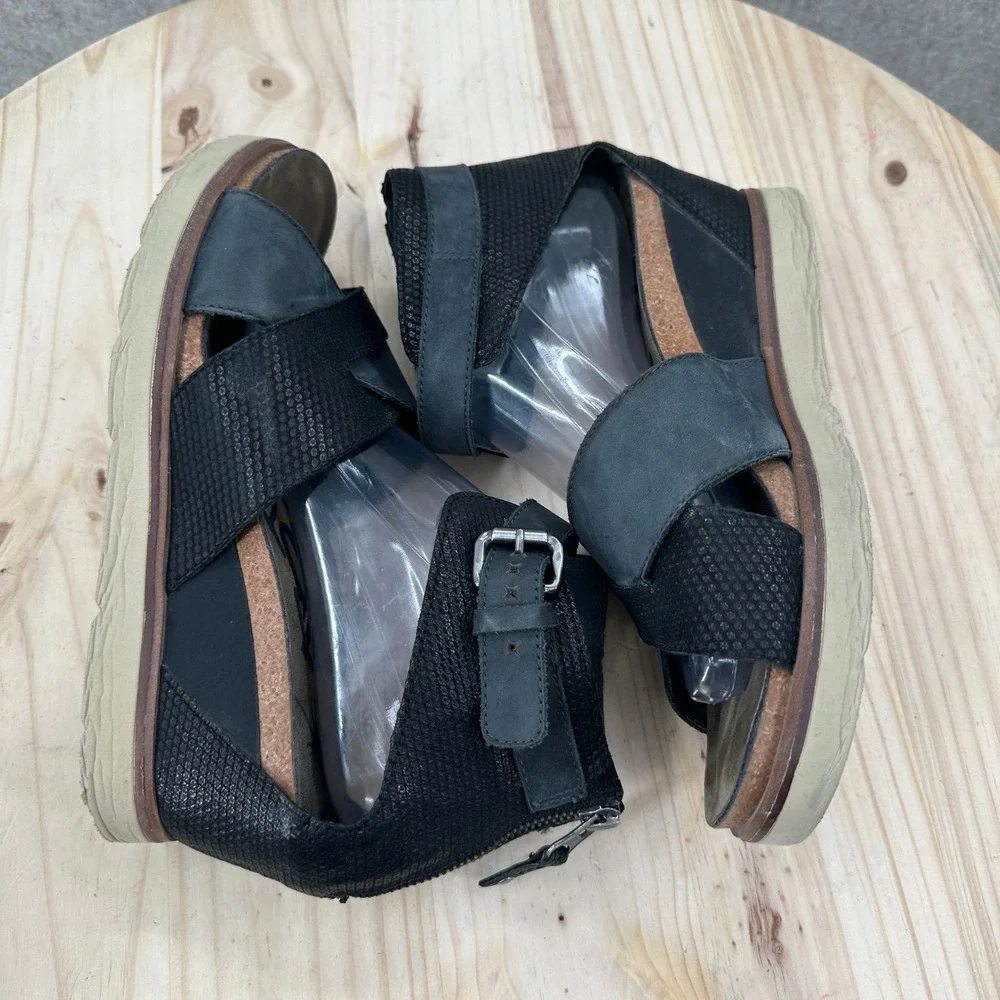 OTBT Teamwork Wedge Sandals 10M Black Grey Leather Ankle Strap Back Zip
